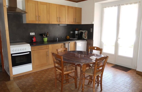 Usclades-et-Rieutord House | Beautiful private villa for 4 guests with TV, terrace, pets allowed and parking
