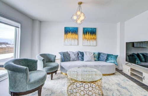 Burlington House | Beautiful furnished 3 bedroom townhouse in Barrie