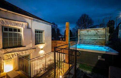 Bowness-on-Windermere House | Beautiful Grade 2 listed building- Single Dwelling