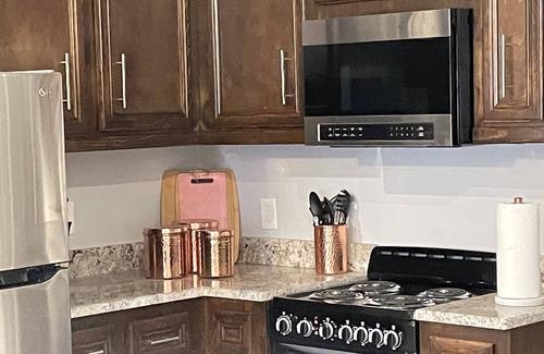 Northside House | Beautiful Gated private home