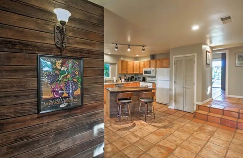 Sonoma House | Beautiful Gated Winemaker’s Estate 1 mi to Historic Sonoma Town Square
