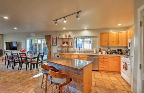 Sonoma House | Beautiful Gated Winemaker’s Estate 1 mi to Historic Sonoma Town Square
