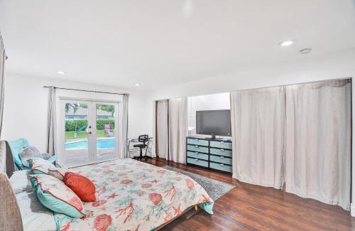Miami Gardens House | Beautiful Gem in Miami Gardens w Heated Pool