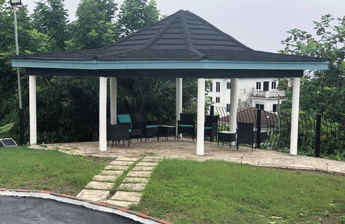 Tower Isle Apartment | Beautiful hideaway one bedroom apartment