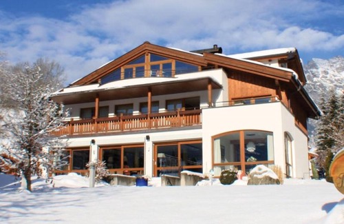 Maria Alm am Steinernen Meer Ski Chalet | Beautiful high quality Chalet, 500m from ski lifts, 6 nights half board catered