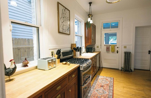 Huning Highland Historic District House | Beautiful Historic 120 y/o ABQ Home Near UNM/Downtown/Zoo/Aquarium/BioPark