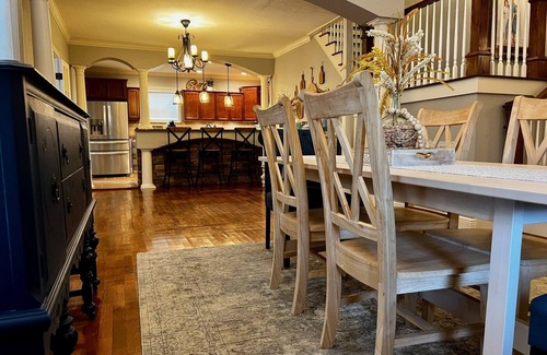 Hot Springs House | Beautiful Historic Home near Downtown Hot Springs!