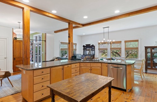 Thompson's Station House | Beautiful Home on a Quiet Lot, Sleeps 14, Treehouse & Game Room!