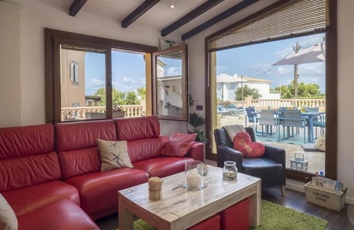 Badia Gran House | Beautiful Holiday Home “La Playita” with Pool, Terrace, Air Conditioning & WiFi; Parking Available in the Street, Pets Allowed