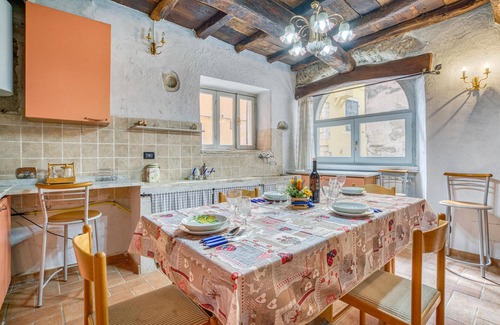 Colonnata House | Beautiful holiday home with fantastic views of the countryside.