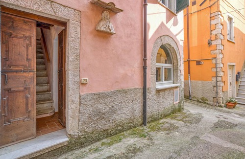 Colonnata House | Beautiful holiday home with fantastic views of the countryside.