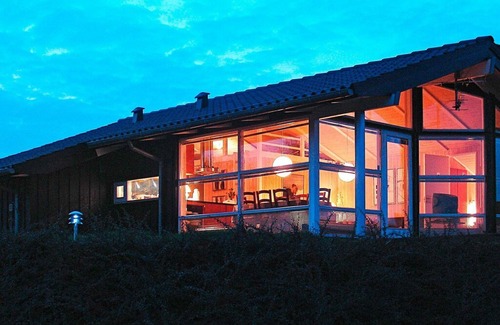 Grønninghoved Strand House | Beautiful Holiday Home in Sjolund with Sauna