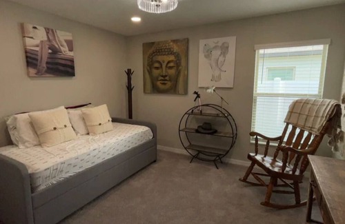 Ruskin House | Beautiful home. 5 mins to bay beach. 30nMins to Tampa. Convenient location.