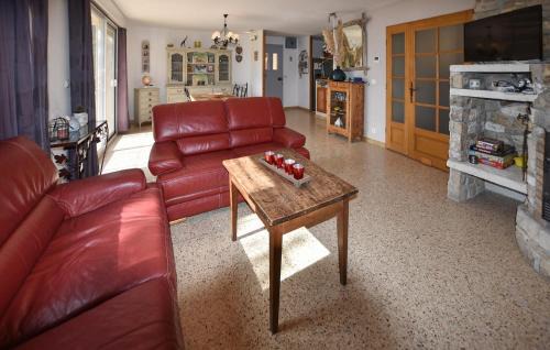 Apt House | Beautiful Home In Apt