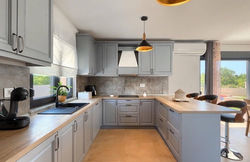 Bale House | Beautiful home in Bale