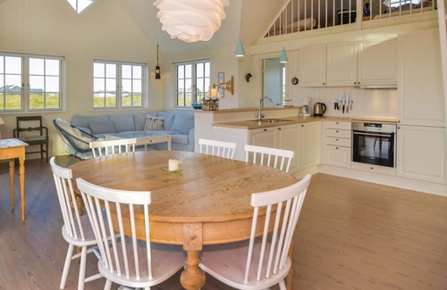Blavand Strand House | Beautiful home in Blåvand with WiFi