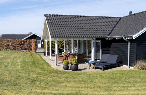 Skastrup House | Beautiful home in Bogense with WiFi