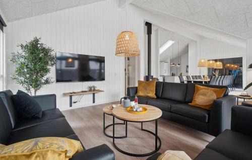 Sømarken House | Beautiful Home In Aakirkeby With Sauna