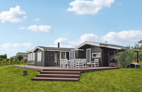 Handrup Strand House | Beautiful home in Ebeltoft with kitchen