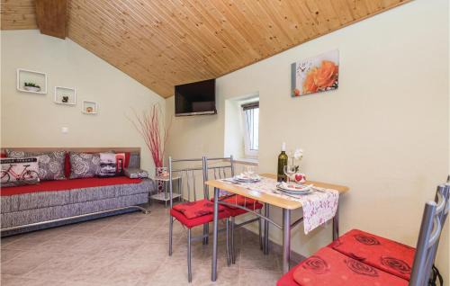 Golovik House | Beautiful Home In Golovik With Wifi