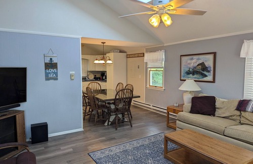 Holgate House | Beautiful Home in Holgate 0.1 Miles From The Beach!
