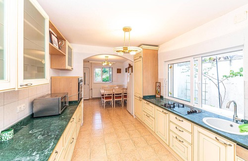Businci House | Beautiful home in Okrug Gornji