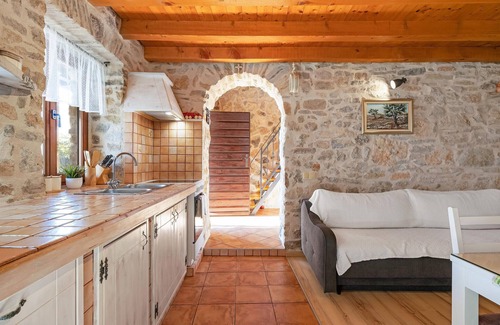Sibenik House | Beautiful home in Konjevrate with WiFi