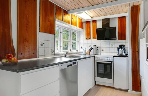 Læsø House | Beautiful home in Læsø with kitchen