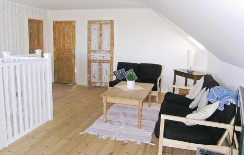 Lockna House | Beautiful Home In Lidhult With Kitchen