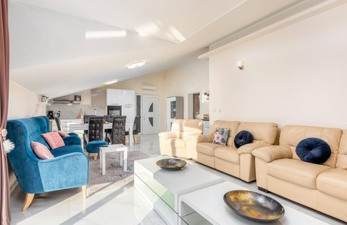 Pula House | Beautiful home in Pula with jacuzzi