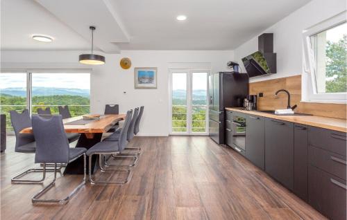 Sarsoni House | Beautiful Home In Rukavac With Wifi