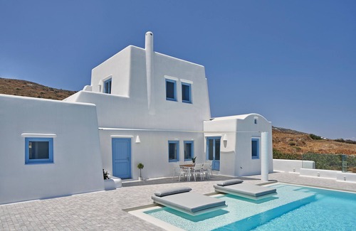 Kamari House | Beautiful Home in Santorini