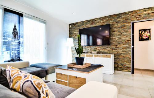 Saint-Victor-la-Coste House | Beautiful Home In St Victor La Coste