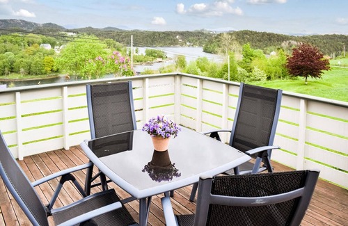 Sveio House | Beautiful home in Sveio with WiFi