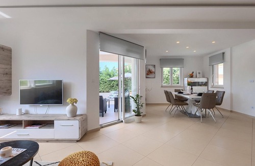 Jakovici House | Beautiful home in Tinjan