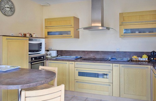 Trelevern House | Beautiful home in Trélévern with WiFi