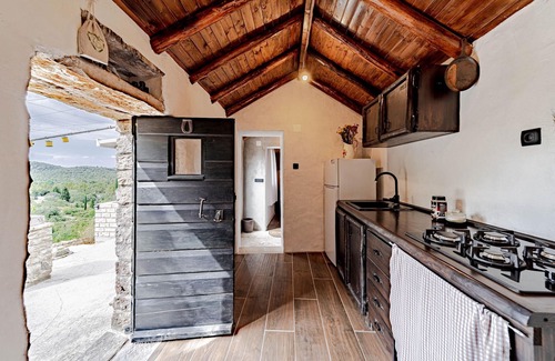Zrnovo House | Beautiful home in Zrnovo with WiFi