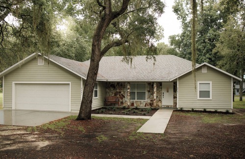 Manattee Road House | Beautiful home located at Chiefland Country Estates, near the Golf Course