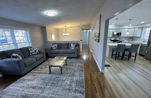 Worcester House | Beautiful home minutes to shopping center, mall and College of Holy Cross.