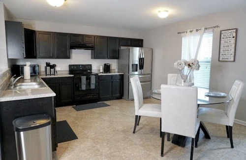 Charlotte House | Beautiful Home Near UNC & More.Wi-Fi.2 lofts!