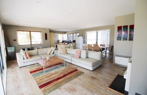 Matarangi House | Beautiful home 1 minute from the beach
