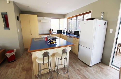 Matarangi House | Beautiful home 1 minute from the beach