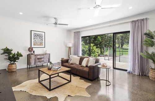 Crabbes Creek House | Beautiful Home on Acreage with a pool only 6 mins to beach