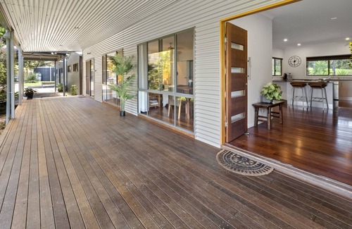Crabbes Creek House | Beautiful Home on Acreage with a pool only 6 mins to beach