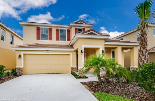 Loughman House | Beautiful Home w/Private Splash Pool in Solterra Resort!