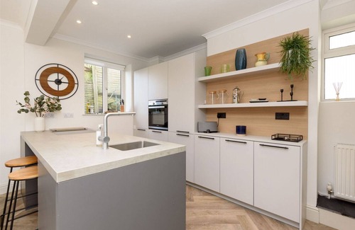 Looe House | Beautiful home with superb views and parking for 2 cars