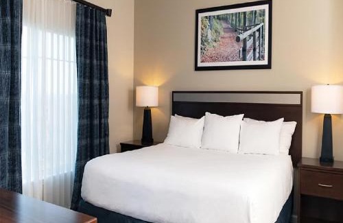 Table Rock House | Beautiful Hotel in Mountain Vista - 1BD Sleeps up to 4