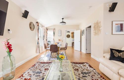 Arlington House | Beautiful House 9 Beds King Bed 3 Baths Family Friendly