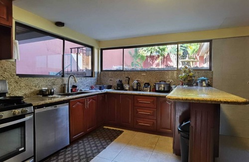 Escazu House | BEAUTIFUL HOUSE CHALET STYLE, 5 MIN TO EVERYTHING