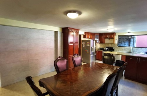 Escazu House | BEAUTIFUL HOUSE CHALET STYLE, 5 MIN TO EVERYTHING